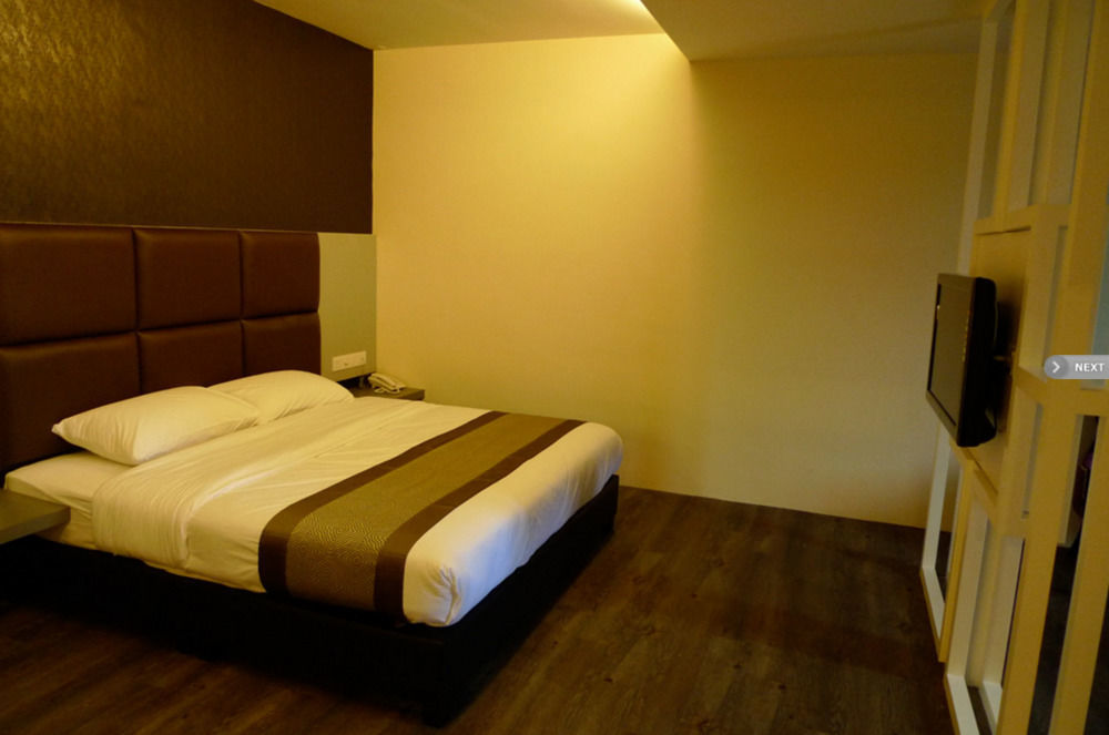 Hotel Austin Paradise - Taman Pulai Utama Skudai Esterno foto